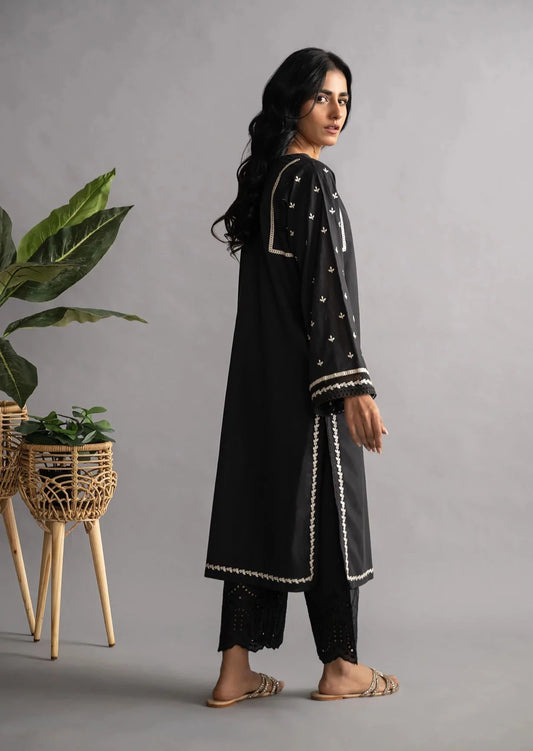 Black - Women's Embroidered Kurta (DC-0427)