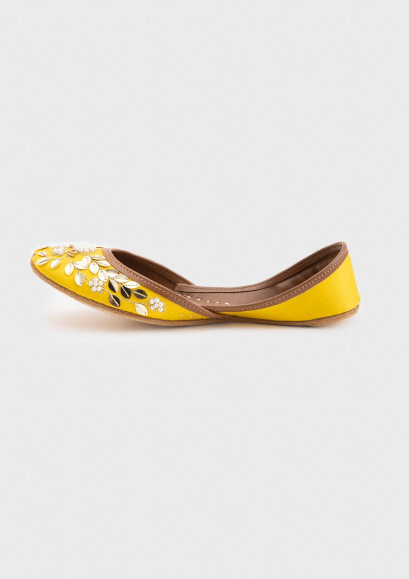 Yellow - Women's Embellished Khussas