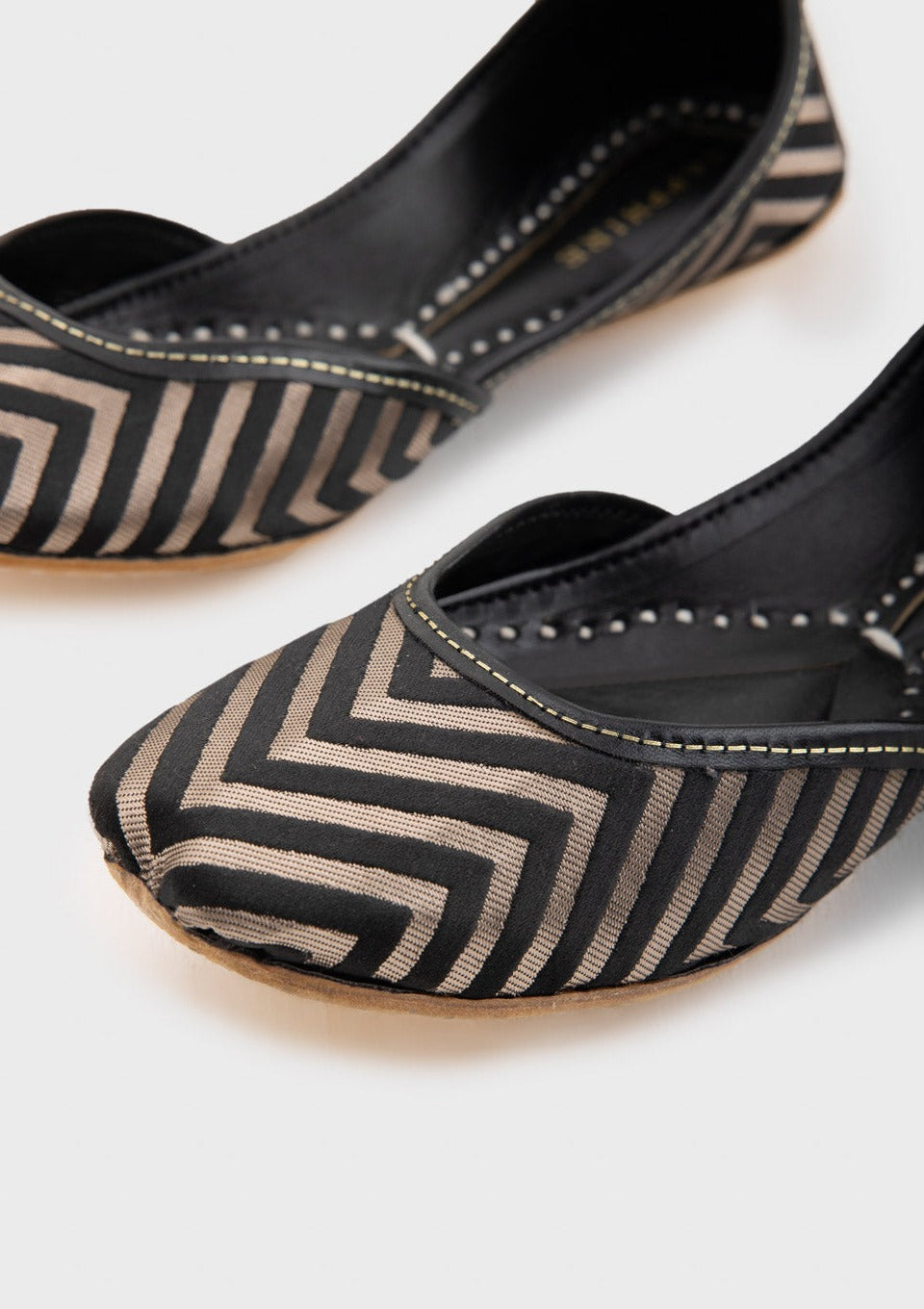 Black - Women's Embellished Khussa