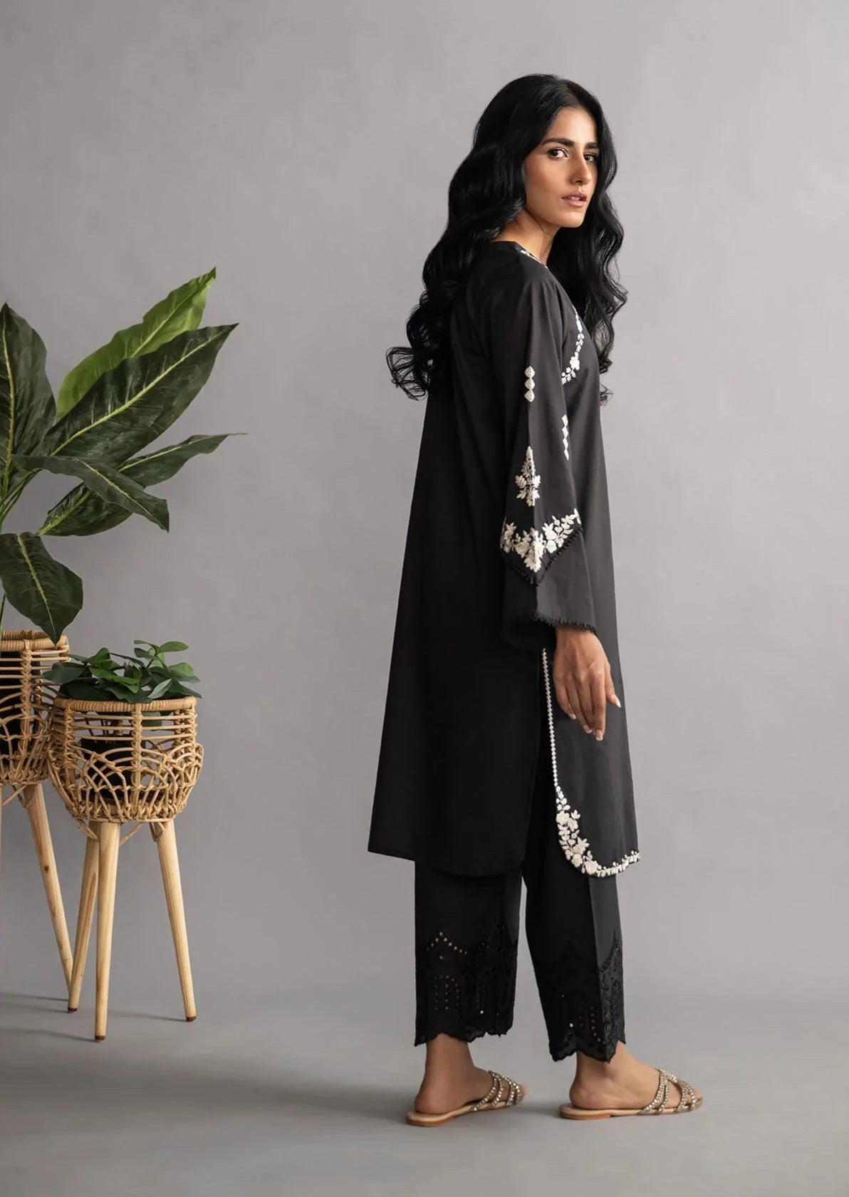 Black - Women's Embroidered Kurta (DC-0423)