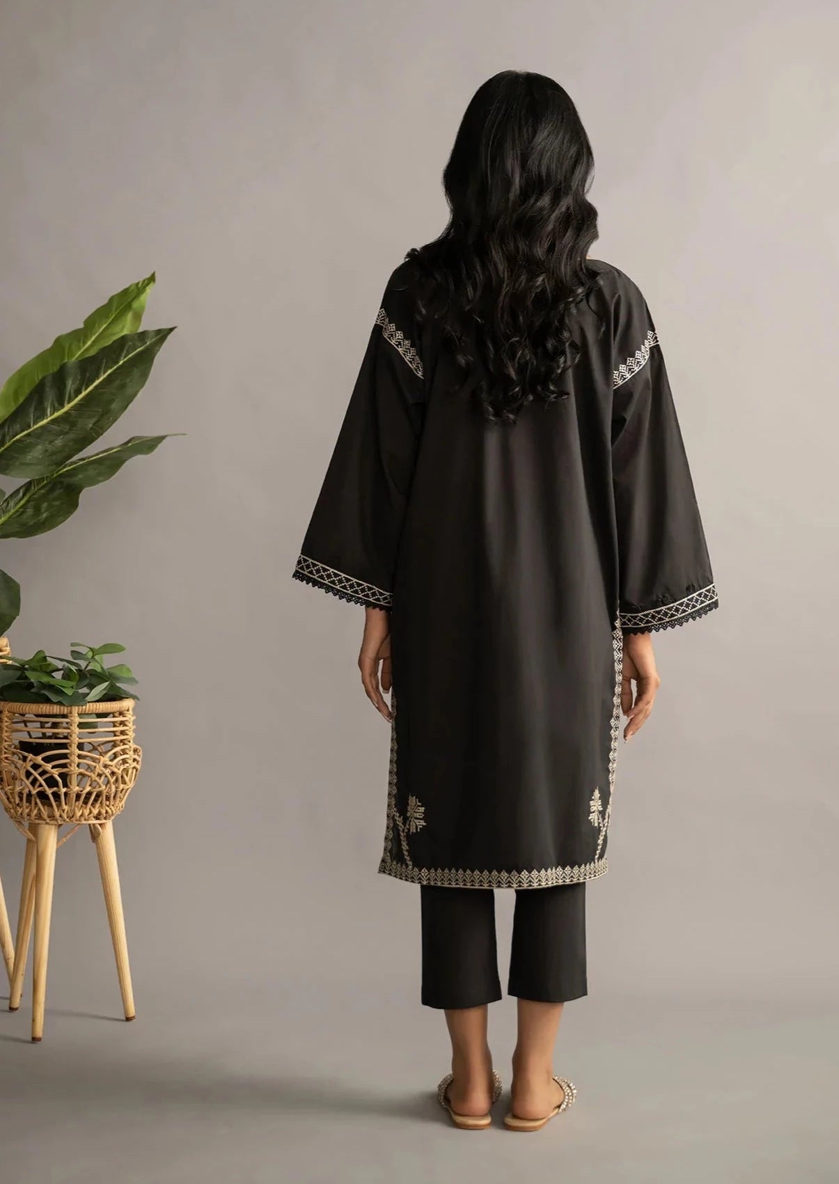 Black - Women's Embroidered Kurta (DC-0426)