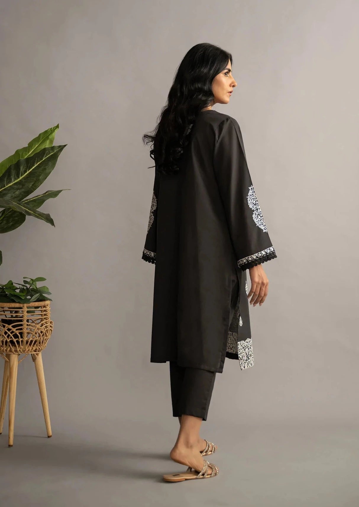 Black - Women's Embroidered Kurta (DC-0428)