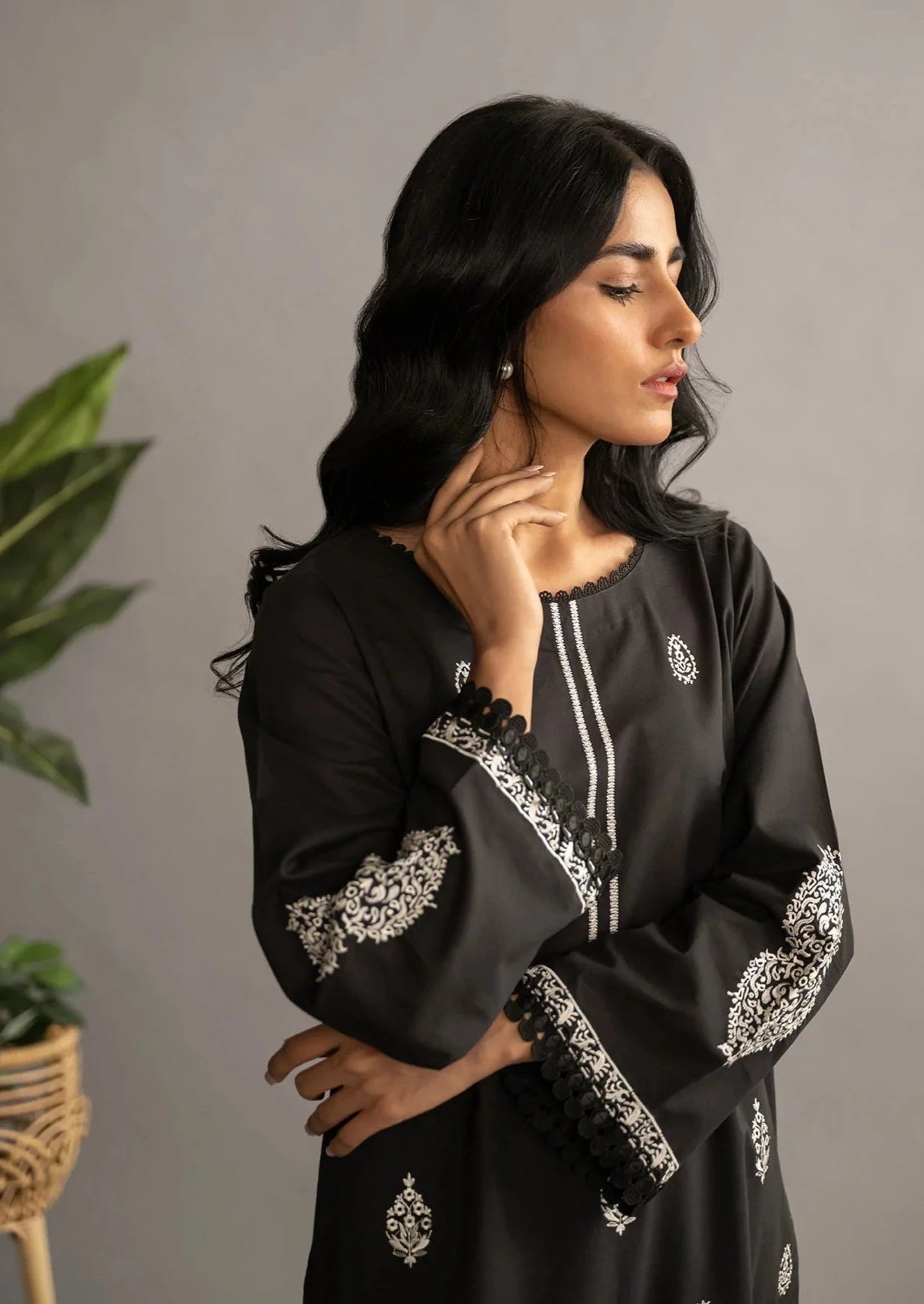 Black - Women's Embroidered Kurta (DC-0428)